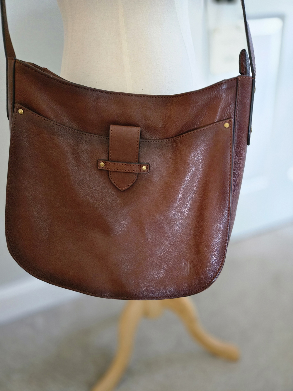 Frye Olivia Brown Cognac Leather Shoulder Bag Front Tab Closure New